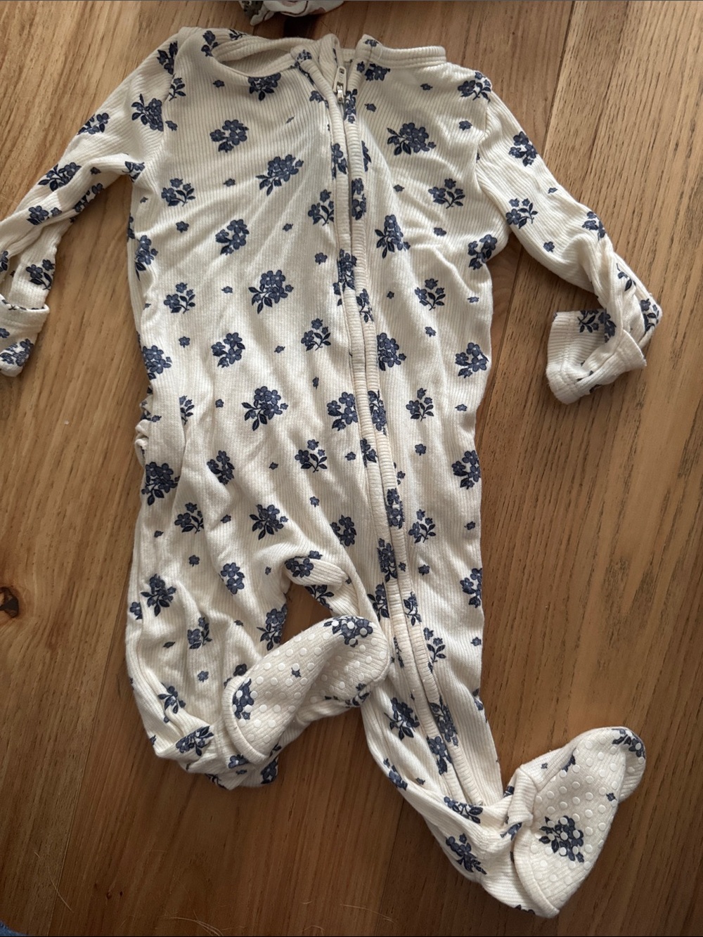 Angel Dear Cream Floral Zip-Front Footed Pajamas Navy flowers ruffles size 6-9M